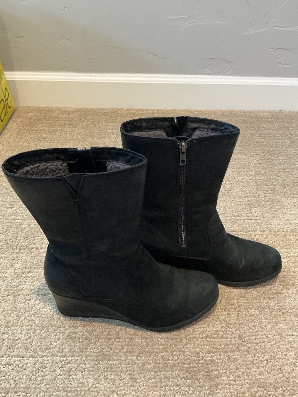 UGG BLACK Wedge Waterproof Leather Boot Size 9